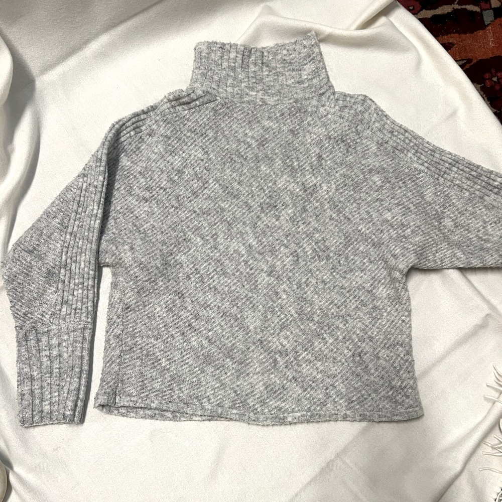 Max studio Medium heather gray mock neck sweater